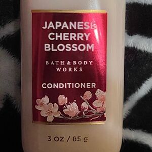 Bath and Body Works Japanese Cherry Blossom conditioner